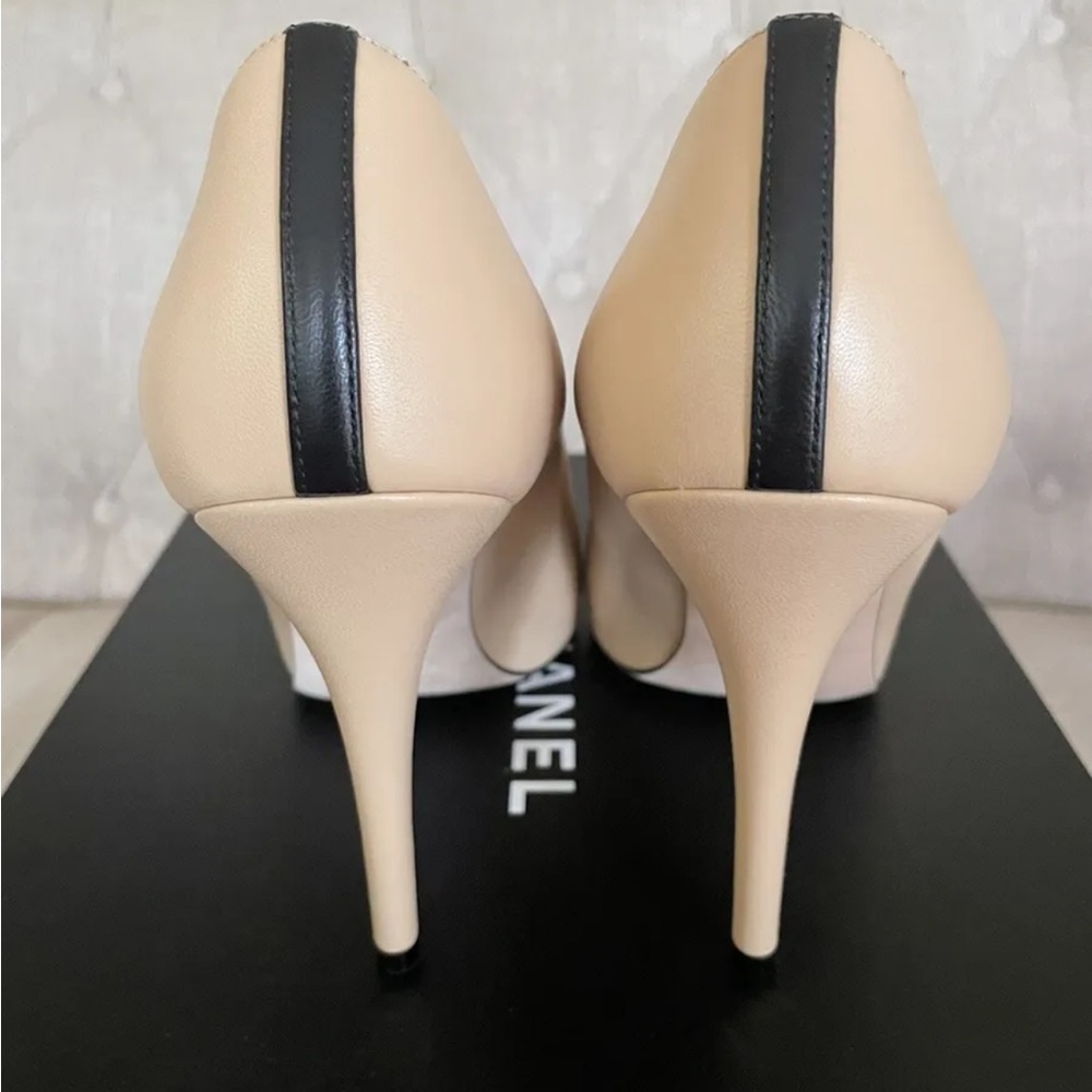 Chanel 18C Classic CC Lambskin Leather Two Tone Heels Size 38.5/US 8 - Picture 12 of 12